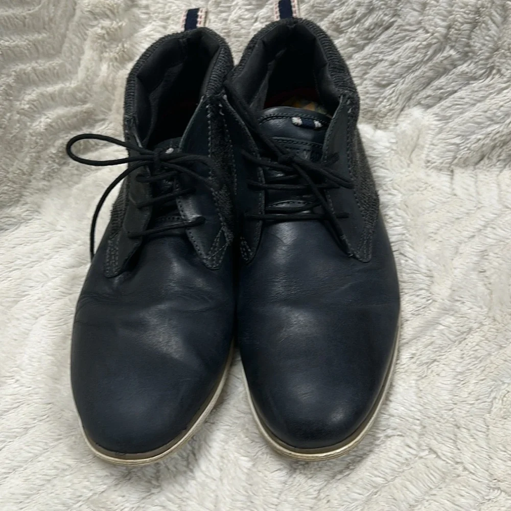 Men’s STEVE MADDEN  lace up ankle boot. Leather / textile upper. Size 9.5